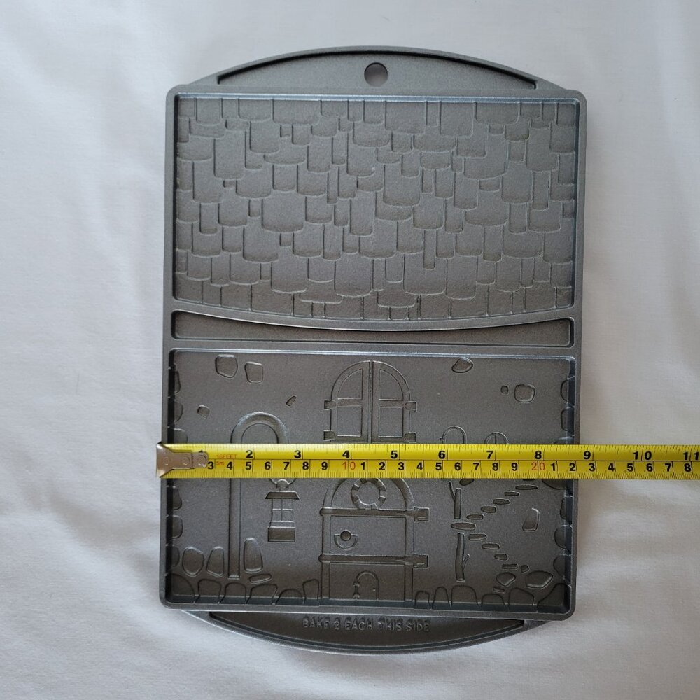 Cast Iron Gingerbread House Mold Double Sided Christmas Holiday - Picture 6 of 6